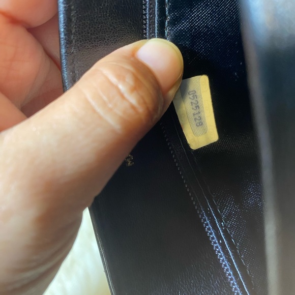 Chanel mini bag the flap in front is deformed that’s the main big flaw authentic - Picture 12 of 14